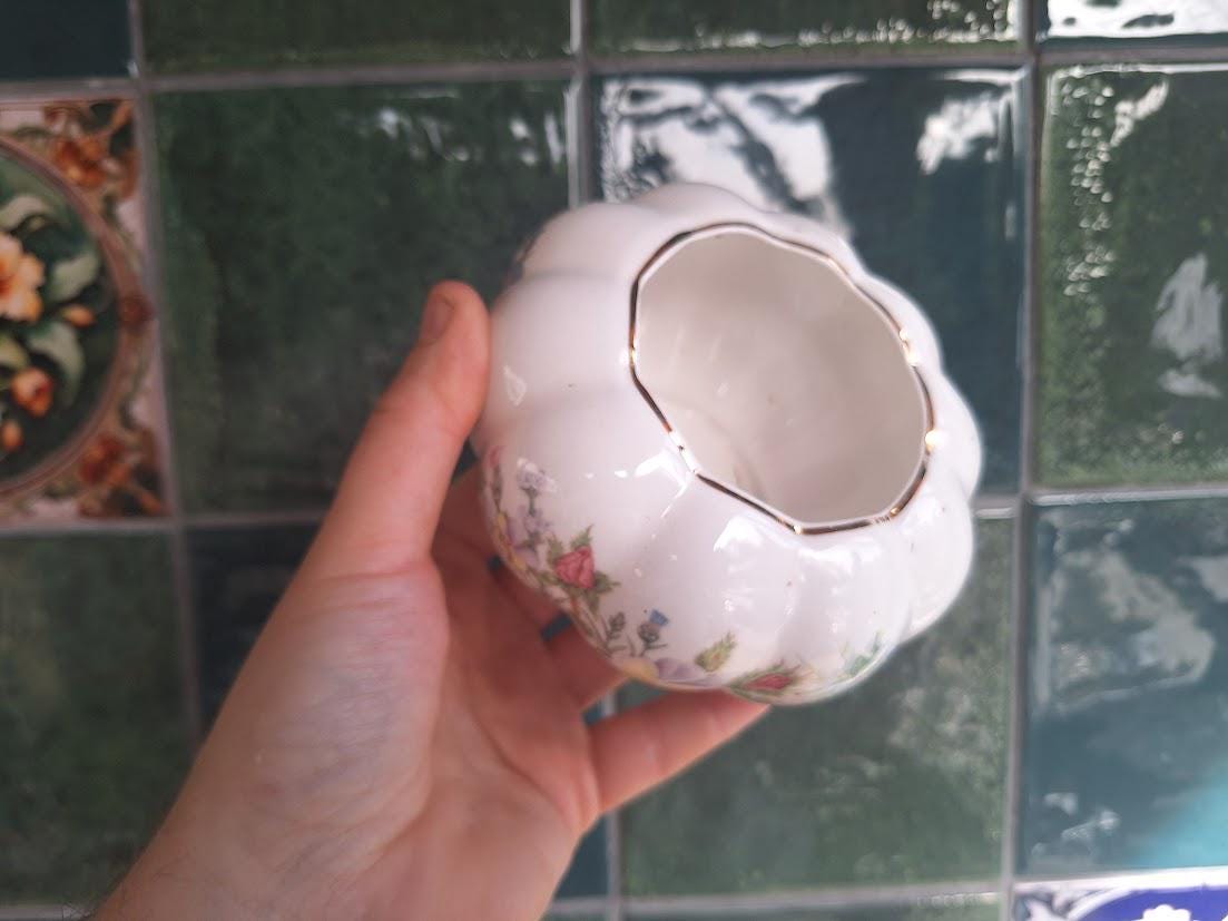Vintage Aynsley Wild Tudor Fine Bone China 5in Deco Bowl, Floral Posy Scalloped Trim