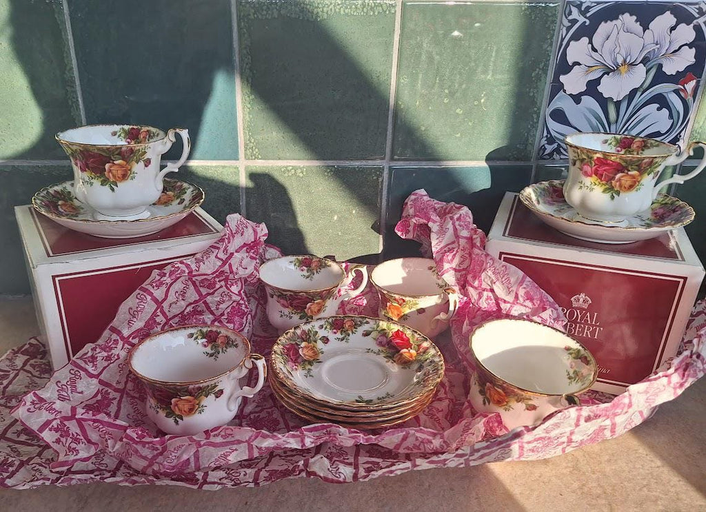 Vintage Boxed Set of 6 Royal Albert Old Country Roses Montrose Teacups & Saucers, 12 Piece English Bone China Tea Set