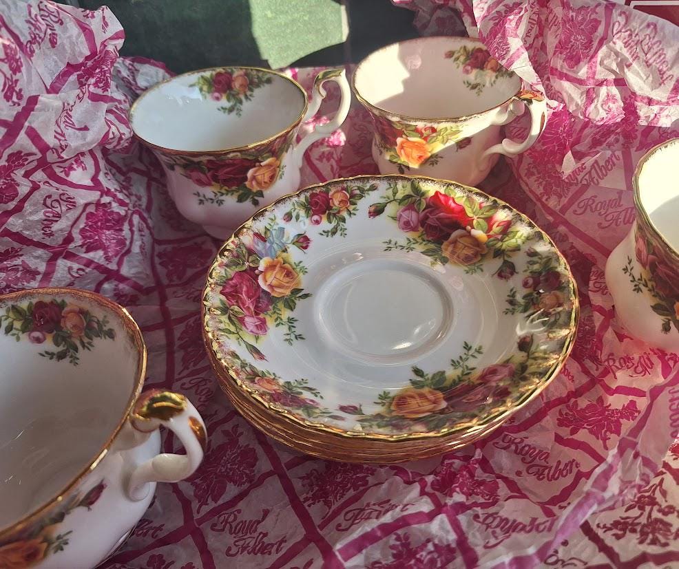 Vintage Boxed Set of 6 Royal Albert Old Country Roses Montrose Teacups & Saucers, 12 Piece English Bone China Tea Set