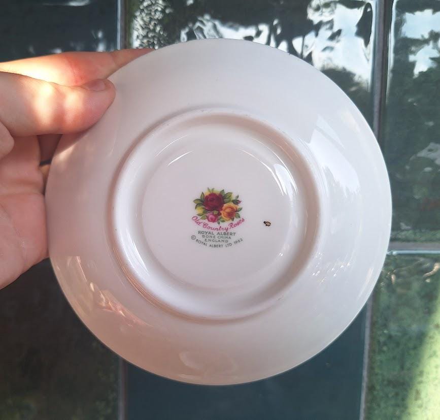 Vintage Boxed Set of 6 Royal Albert Old Country Roses Montrose Teacups & Saucers, 12 Piece English Bone China Tea Set
