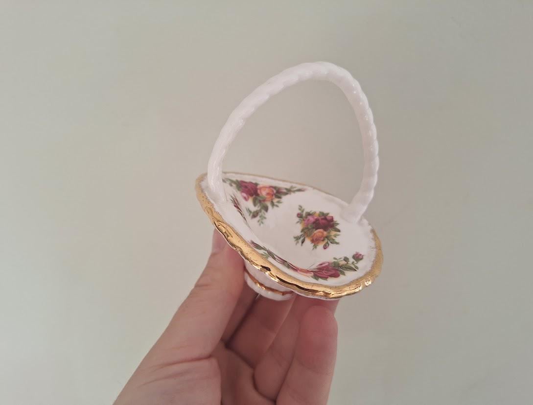 Vintage Royal Albert Old Country Roses Twisted Handle Trinket Basket, English Bone China Gold Trim Jewellery Ring Dish Ornament