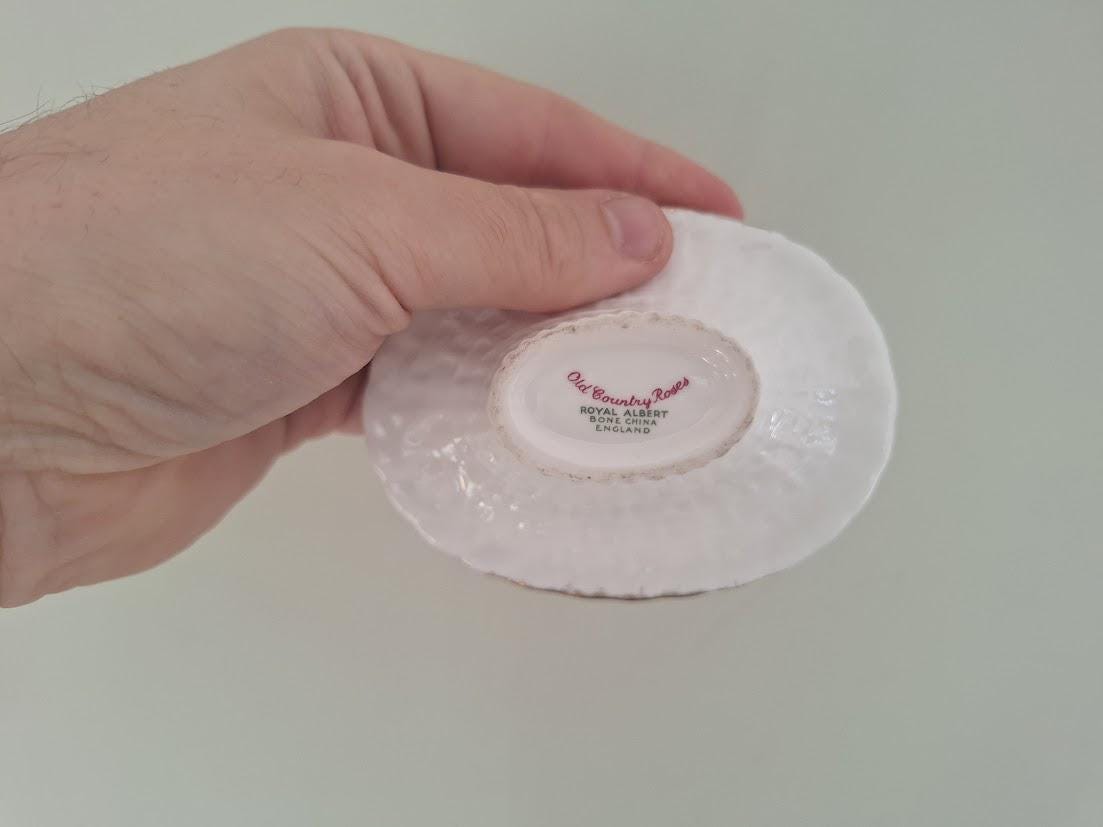 Vintage Royal Albert Old Country Roses Twisted Handle Trinket Basket, English Bone China Gold Trim Jewellery Ring Dish Ornament