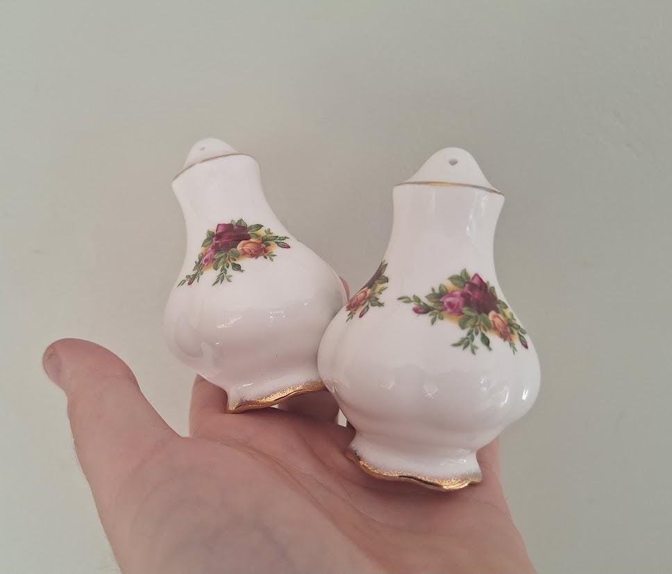 Royal Albert Old Country Roses Salt & Pepper Shakers Pair Bone China England