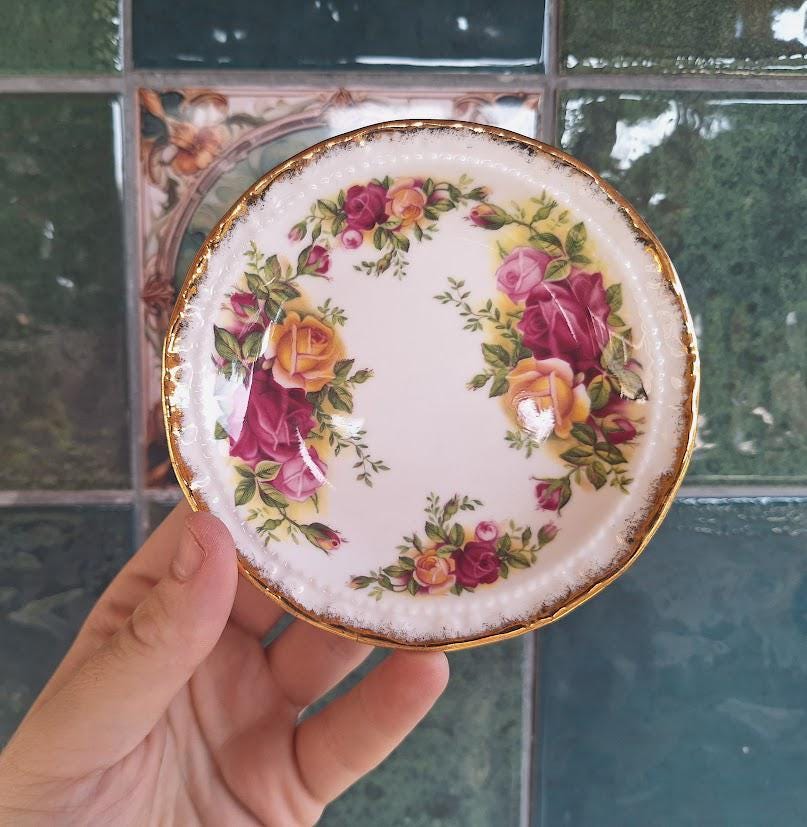 Vintage Royal Albert Old Country Roses 4.75in Coaster Trinket Pin Dish Scalloped Bone China England