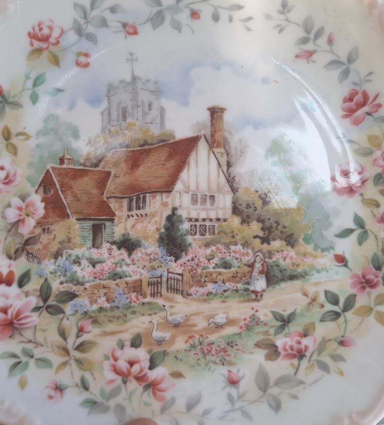 Royal Albert Summer Cottage Garden Year Series Plate 1984, Vintage English Bone China Floral Cottage Cabinet Wall Plate 21.5cm