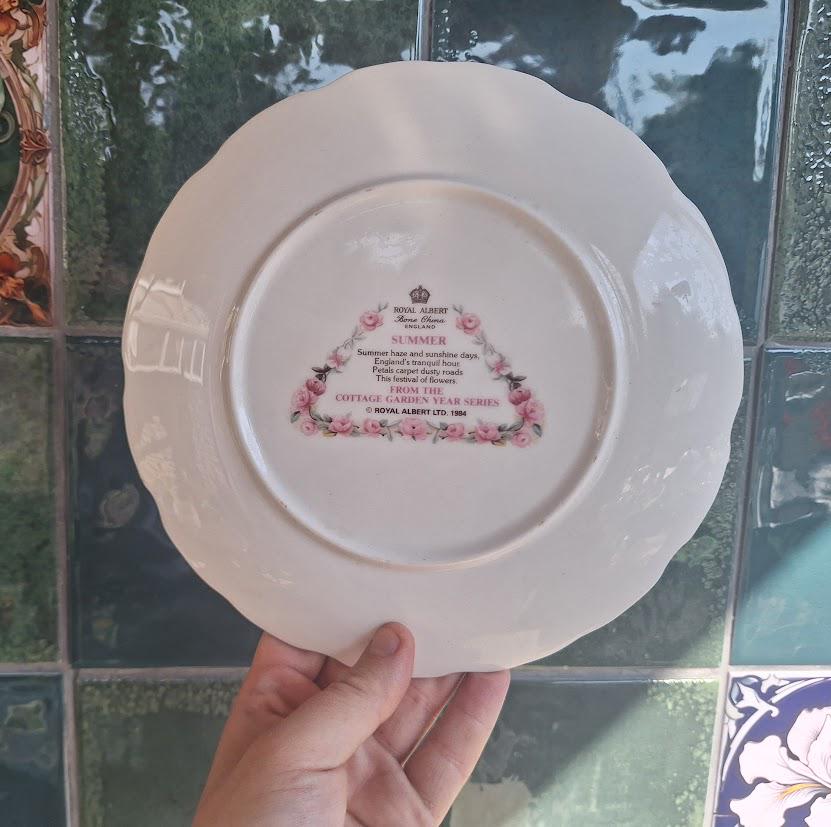 Royal Albert Summer Cottage Garden Year Series Plate 1984, Vintage English Bone China Floral Cottage Cabinet Wall Plate 21.5cm