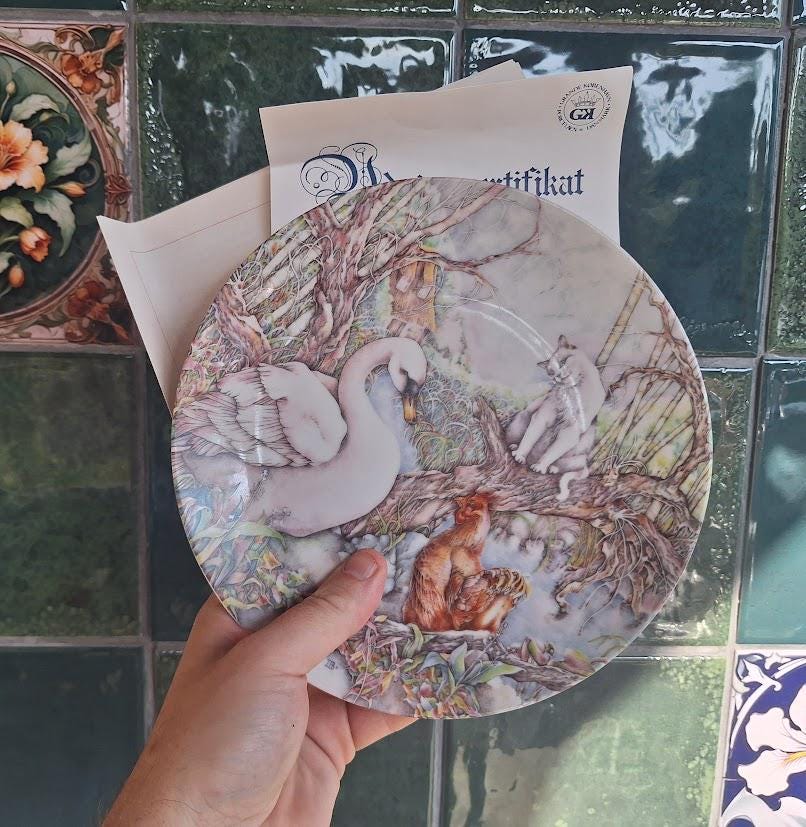 Grande København I Forstår Mig Ikke" Collector Plate 1986, Karen Jean Bornholt Ugly Duckling Series, Danish Porcelain with Box & Certificate