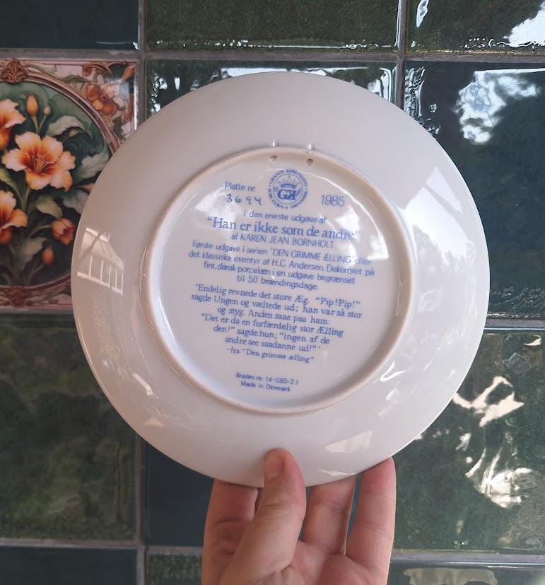 Grande København Han Er Ikke Som De Andre Collector Plate 1985, Karen Jean Bornholt Ugly Duckling Danish Porcelain with Box