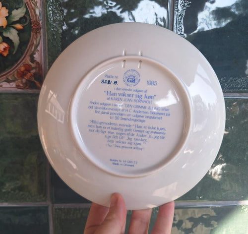 Grande København Han Vokser Sig Køn Collector Plate 1985, Karen Jean Bornholt Ugly Duckling Danish Porcelain with Certificate