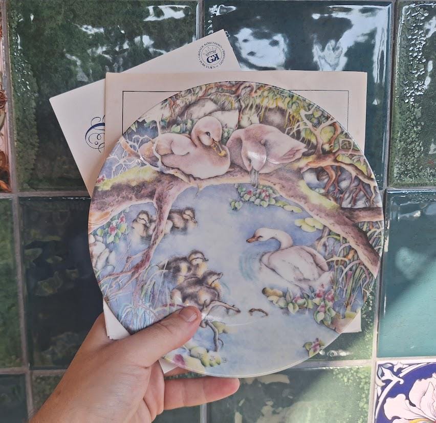 Grande København Han Vokser Sig Køn Collector Plate 1985, Karen Jean Bornholt Ugly Duckling Danish Porcelain with Certificate