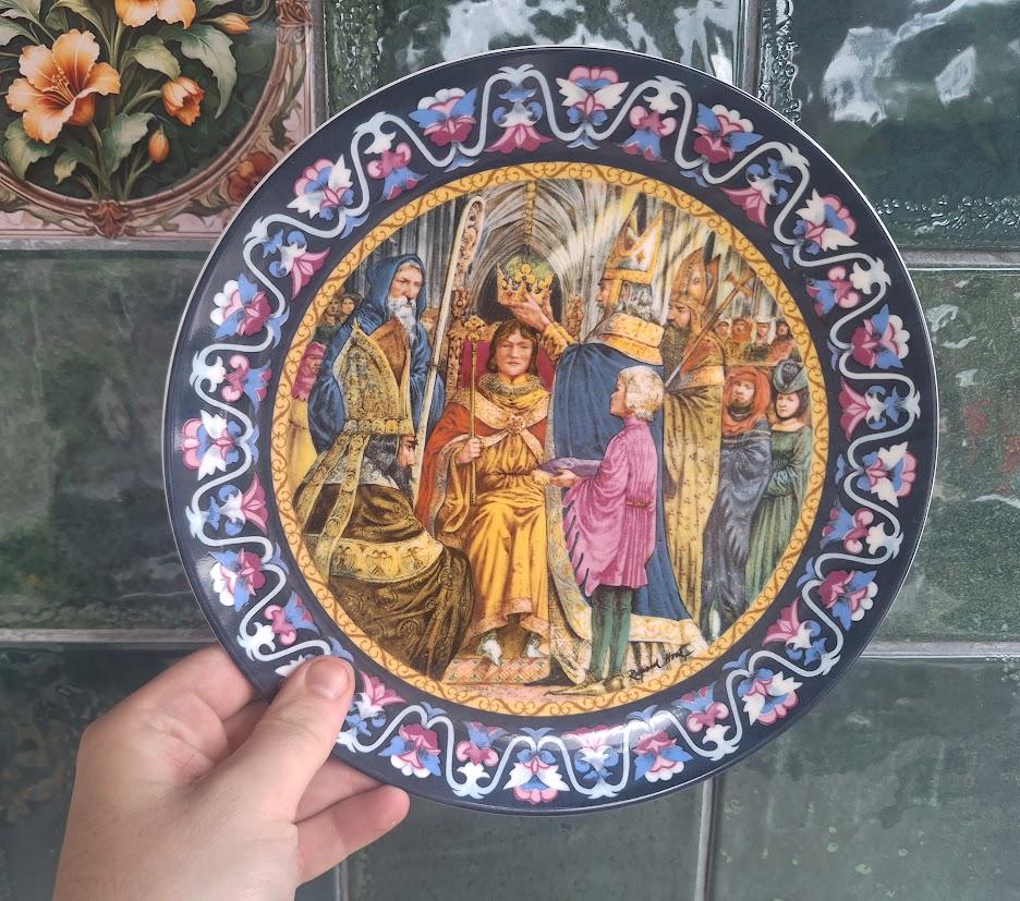 Wedgwood Arthur Crowned King Collector Plate 1986 Richard Hook Bone China Limited Edition