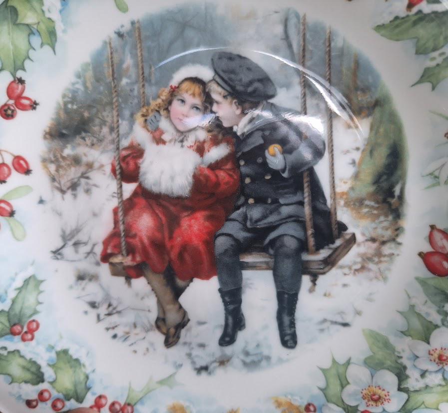 Wedgwood Christmas Plate 1989: Children on Swing, V&A Museum Bone China (Boxed)