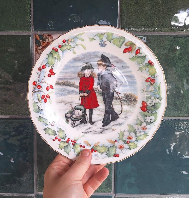 Wedgwood V&A Museum Christmas Plate 1991: Children Winter Scene Bone China (Boxed)