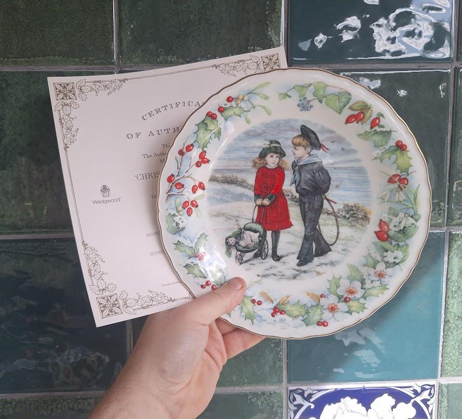 Wedgwood V&A Museum Christmas Plate 1991: Children Winter Scene Bone China (Boxed)