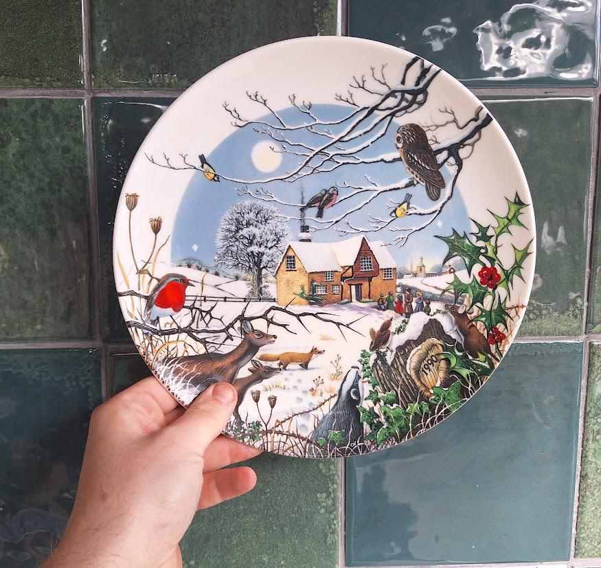 Wedgwood 1990 Christmas Plate: Arrival of Carol Singers, Colin Newman Country Christmas Bone China
