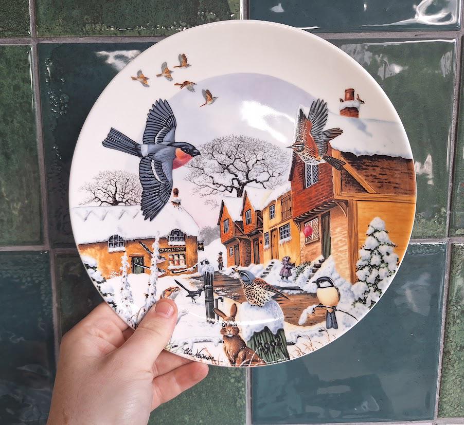 Wedgwood Woodland Visitors Christmas Plate: Colin Newman Winter Wildlife Village 1992