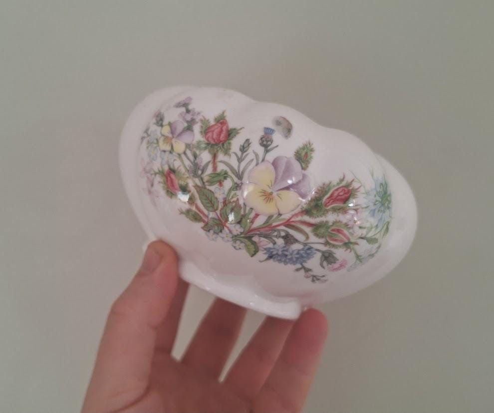 Vintage Aynsley Wild Tudor Fine Bone China 5in Deco Bowl, Floral Posy Scalloped Trim
