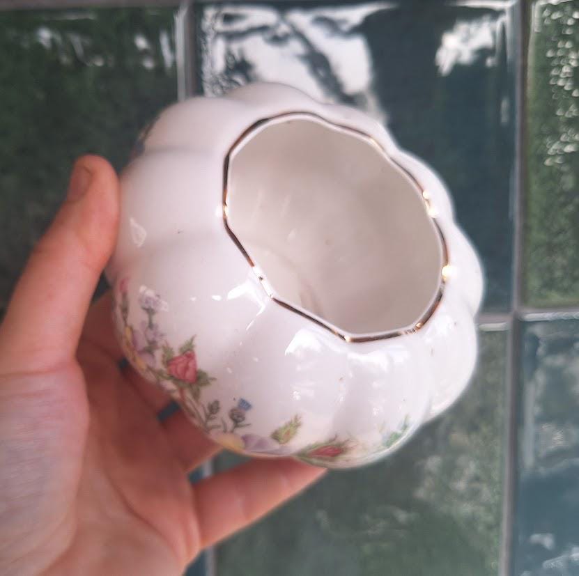Vintage Aynsley Wild Tudor Fine Bone China 5in Deco Bowl, Floral Posy Scalloped Trim