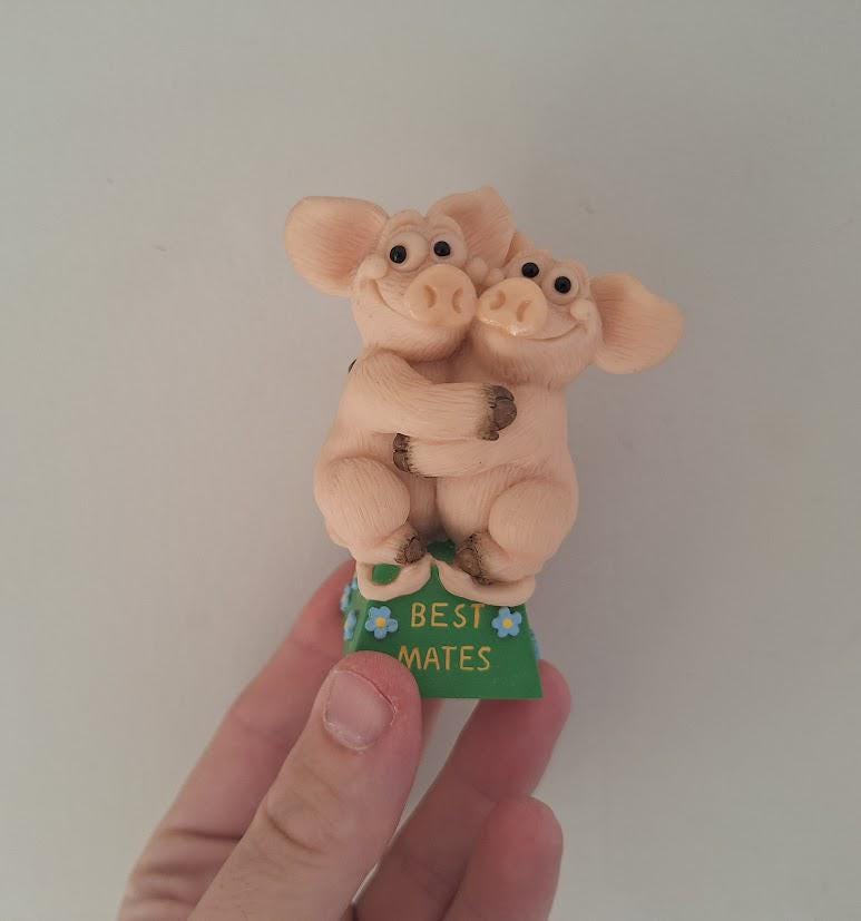 Vintage Piggin Best Mates Figurine 2000 David Corbridge Celebrations Resin Pig Friendship Gift Collectable Ornament No Box