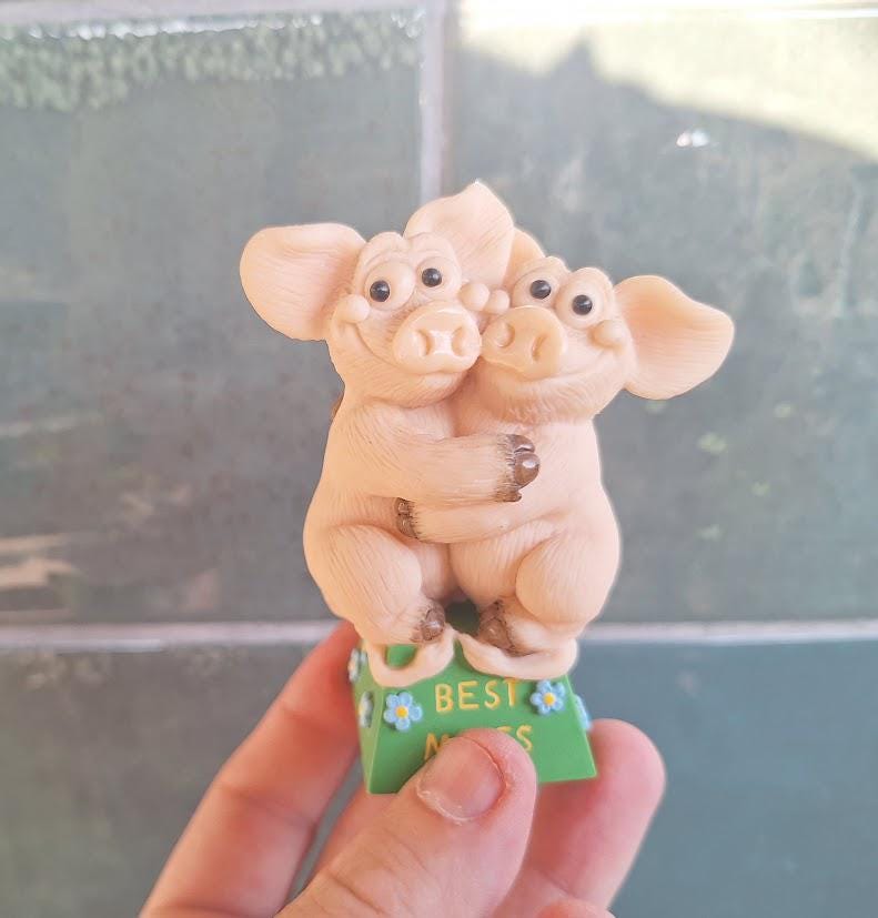 Vintage Piggin Best Mates Figurine 2000 David Corbridge Celebrations Resin Pig Friendship Gift Collectable Ornament No Box