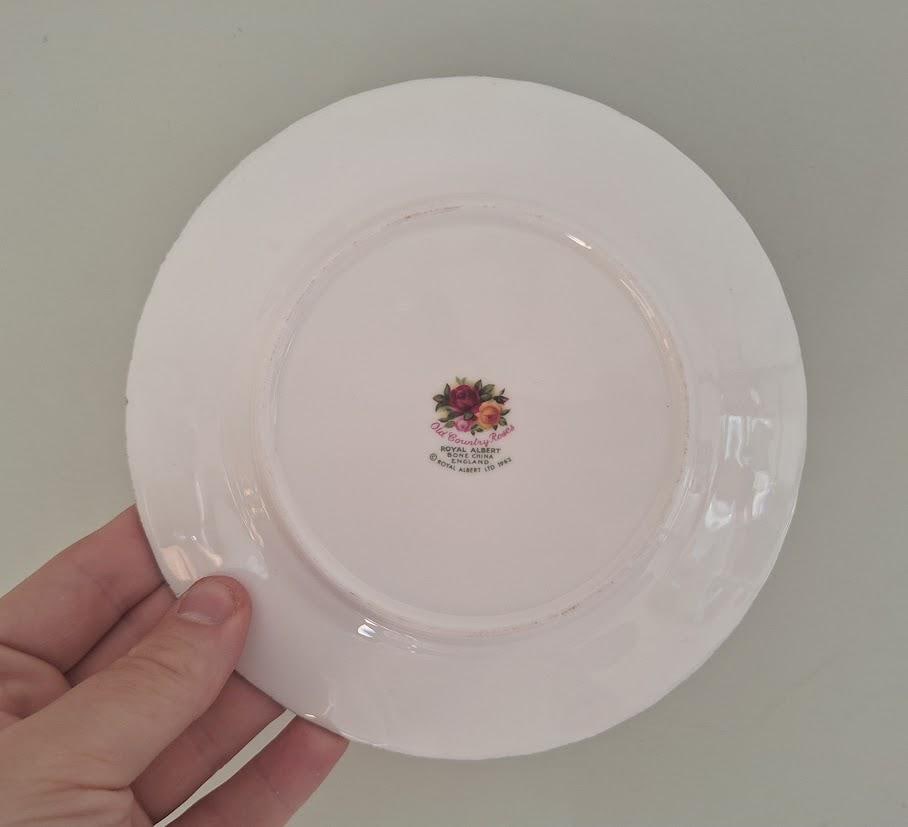 Boxed Set of 6 Royal Albert Old Country Roses 6.25in Tea Side Plates, English Fine Bone China Gold Rim Sandwich Cake Plates