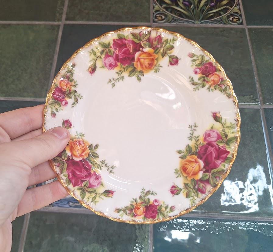 Boxed Set of 6 Royal Albert Old Country Roses 6.25in Tea Side Plates, English Fine Bone China Gold Rim Sandwich Cake Plates