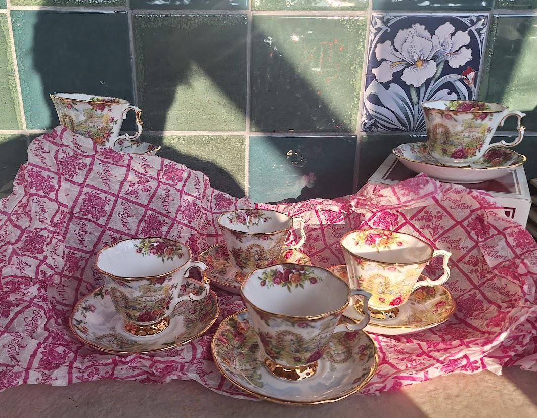 Boxed Set of 6 Royal Albert A Celebration of Old Country Roses Garden Teacups & Saucers 1986 English Bone China Gold Trim