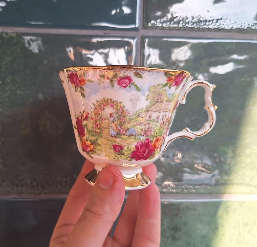 Boxed Set of 6 Royal Albert A Celebration of Old Country Roses Garden Teacups & Saucers 1986 English Bone China Gold Trim
