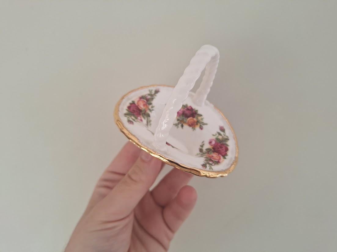 Vintage Royal Albert Old Country Roses Twisted Handle Trinket Basket, English Bone China Gold Trim Jewellery Ring Dish Ornament
