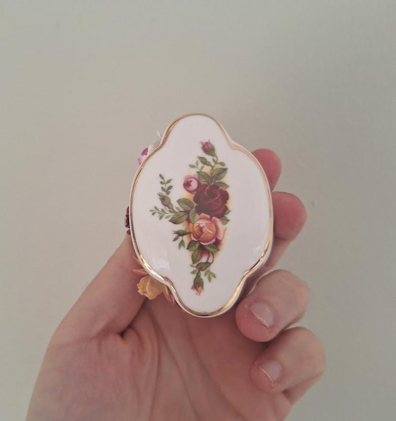 Vintage Royal Albert Old Country Roses Miniature Trinket Box Applied Porcelain Flowers English Bone China Jewellery Box