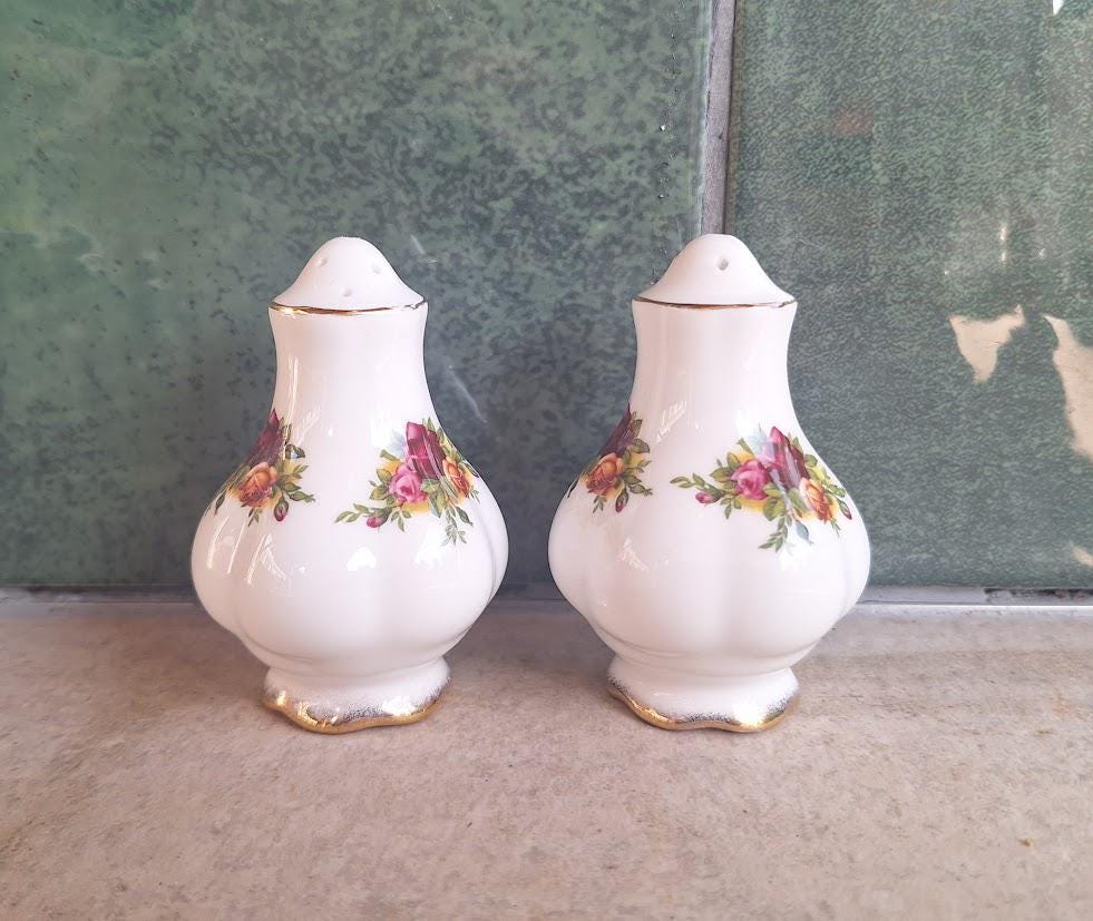 Royal Albert Old Country Roses Salt & Pepper Shakers Pair Bone China England