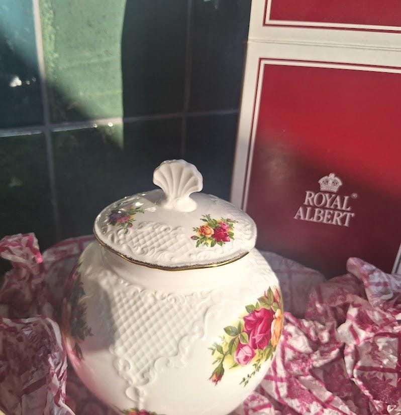 Vintage Royal Albert Old Country Roses Large Lidded Ginger Jar Boxed England