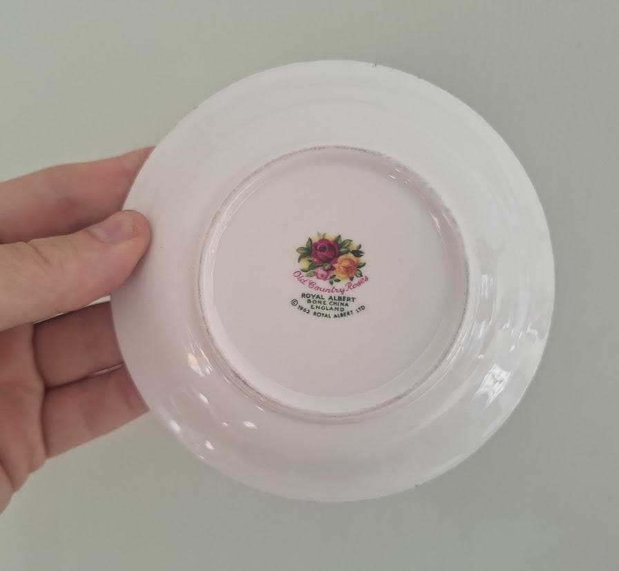 Vintage Royal Albert Old Country Roses 4.75in Coaster Trinket Pin Dish Scalloped Bone China England