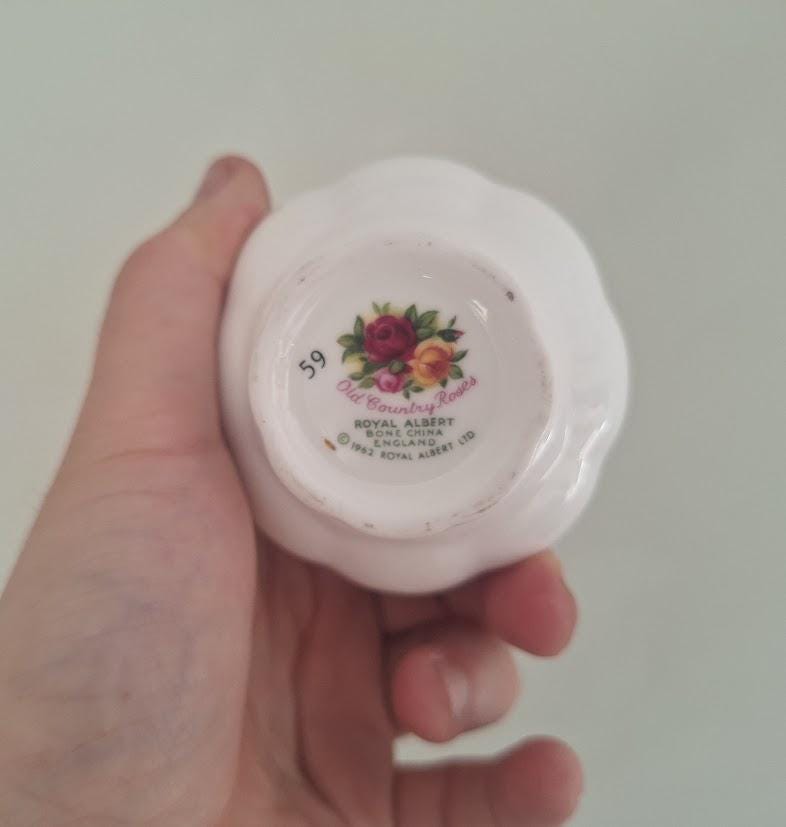 Vintage Royal Albert Old Country Roses 7.5in Bud Vase, English Bone China Floral Rose Vase, Gold Trim, Made in England