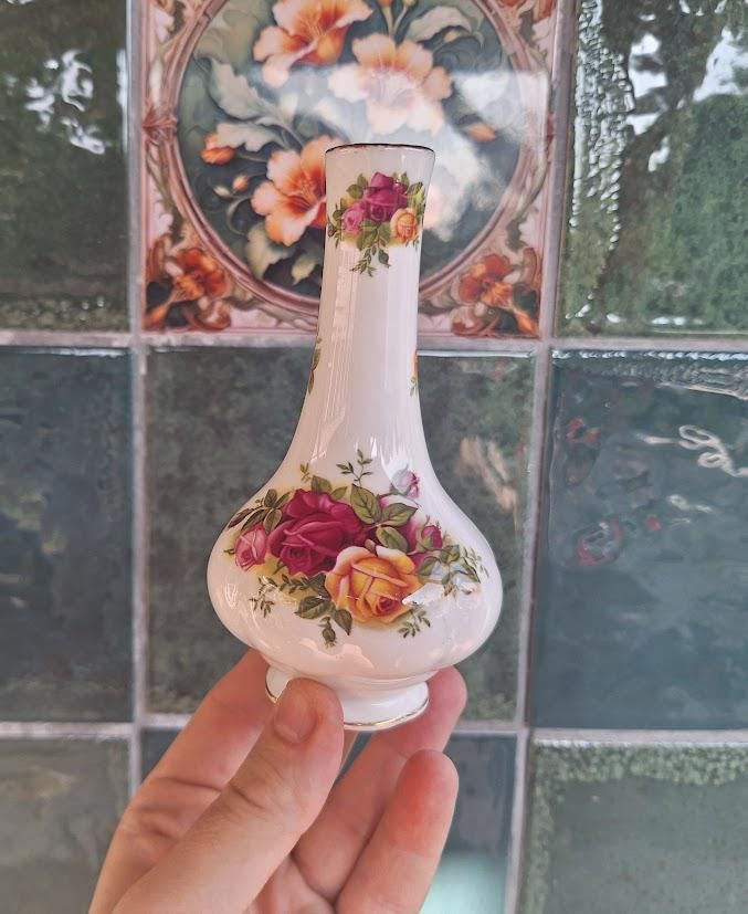 Vintage Royal Albert Old Country Roses 7.5in Bud Vase, English Bone China Floral Rose Vase, Gold Trim, Made in England