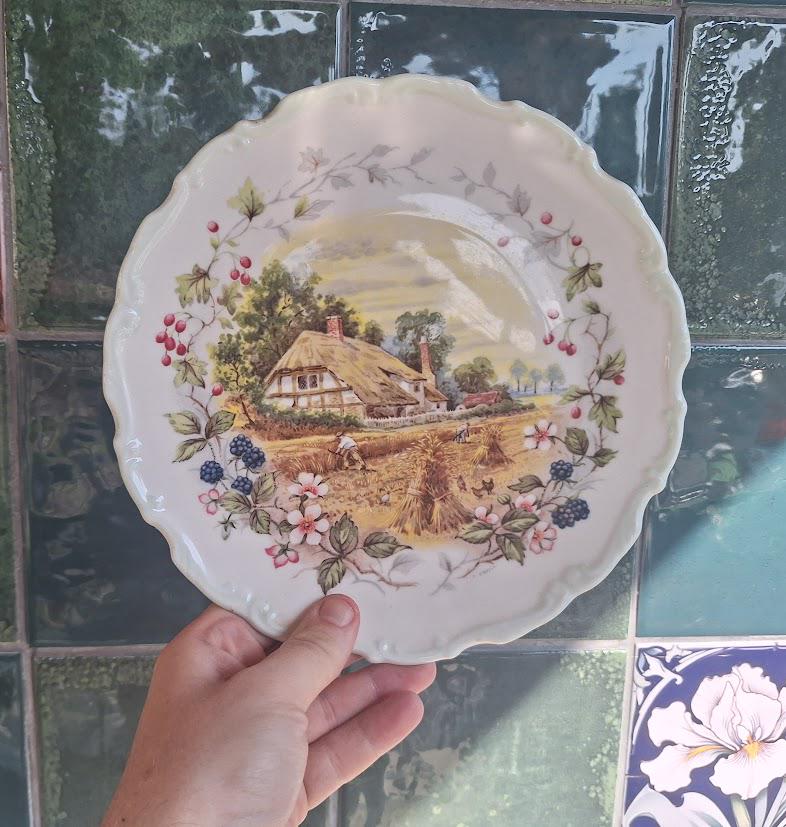 Vintage Royal Albert Autumn Cottage Garden Year Series Plate 1984, English Bone China Harvest Cottage Wall Decor 21cm