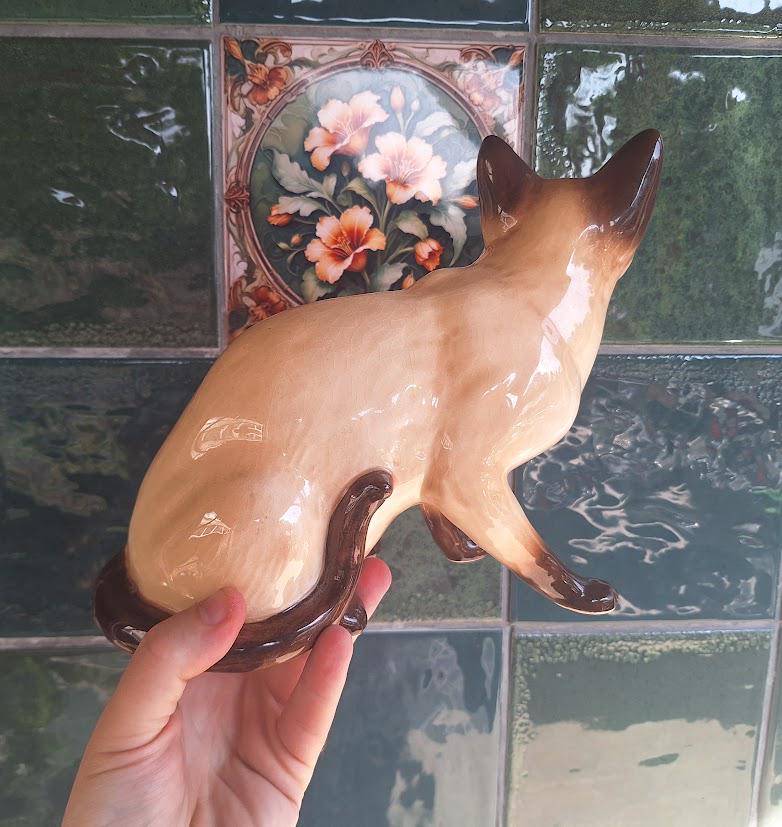 Vintage SylvaC 5107 Large Siamese Cat Figurine, 1970s English Pottery Blue Eyed Chocolate Point Ceramic Cat Ornament