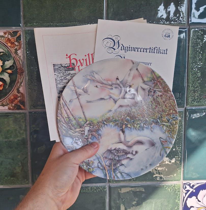 Vintage Grande København Svanesommer Swan Collector Plate, Karen Jean Bornholt Danish Porcelain with Original Box and Certificate