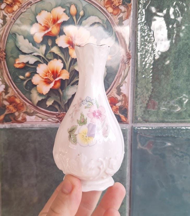 Vintage Aynsley Wild Tudor Bud Vase, Fine Bone China Mini Vase, Made in England, Cottage Garden Floral Posy Vase, English China Gift