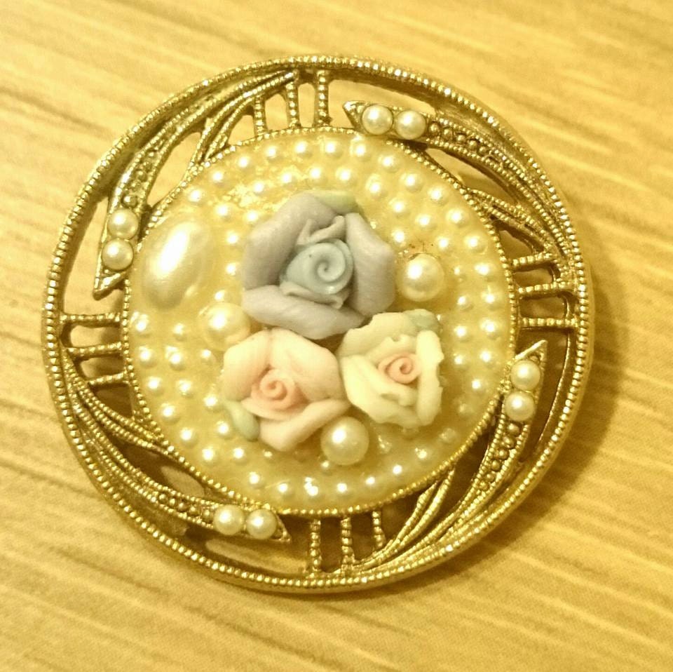 Vintage Brooch 1950's White Pearl Effect Floral Brooch with Gold Tone Finish