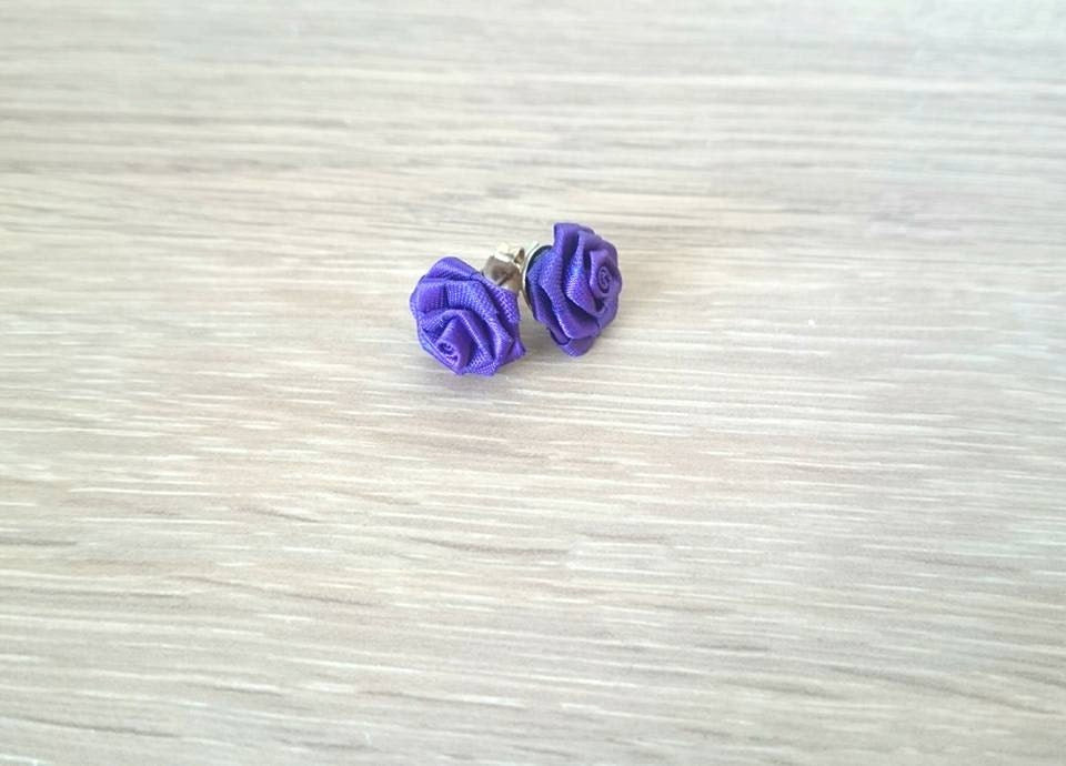 Vintage Fabric Rose Stud Earrings - Purple 1980s Costume Jewelry